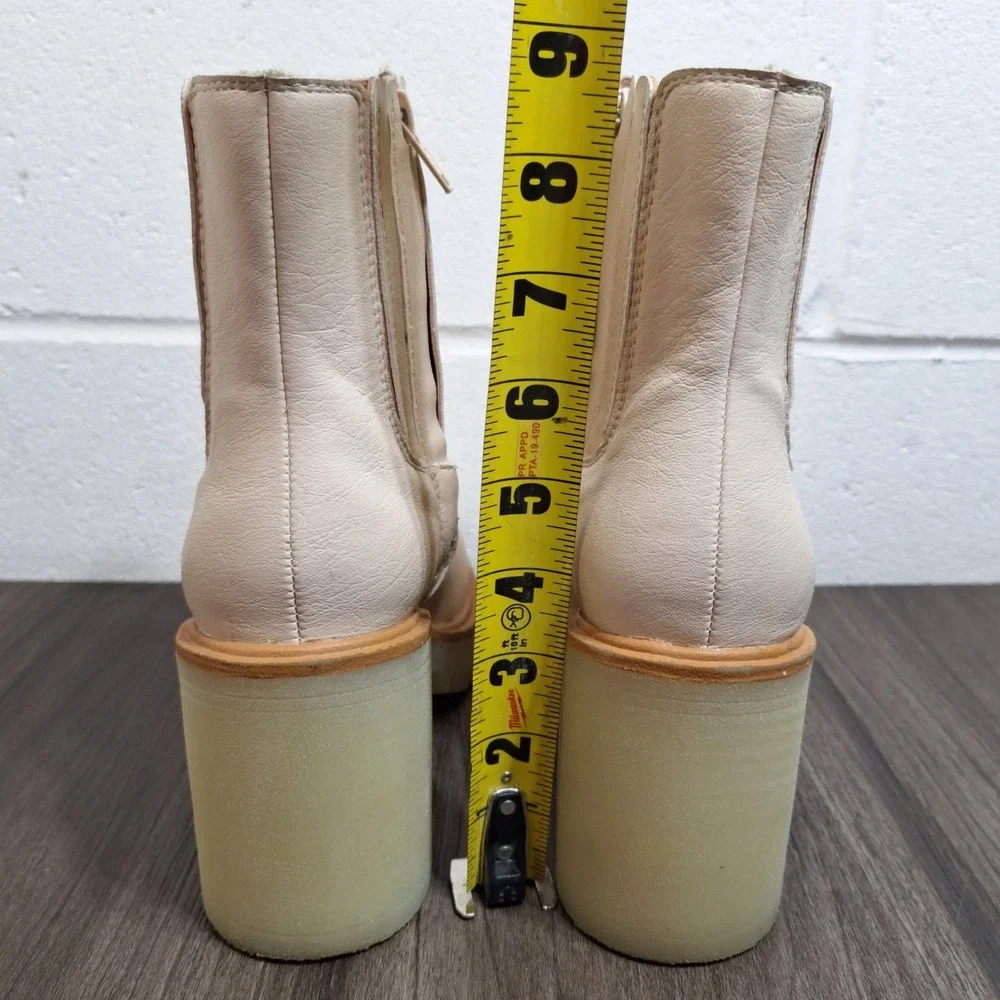 Oasis Society Womens Cream Beige Platform Lug Sole Scalloped Chunky Boots Size 8